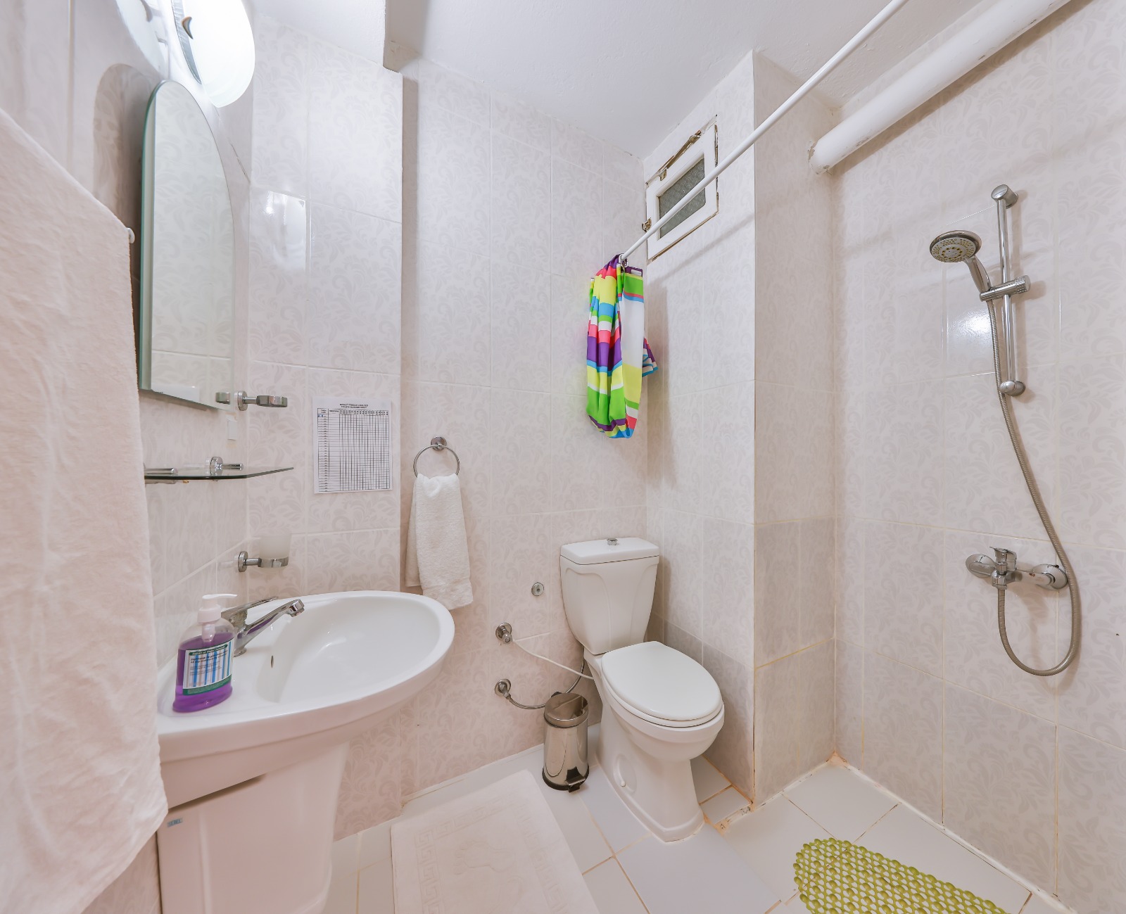 Comfort Family Room 103